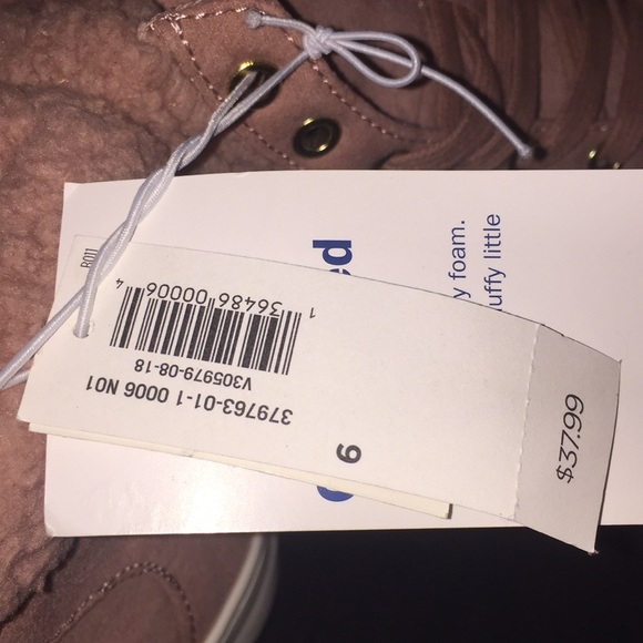 Fuzzy high top boots - Picture 4 of 6